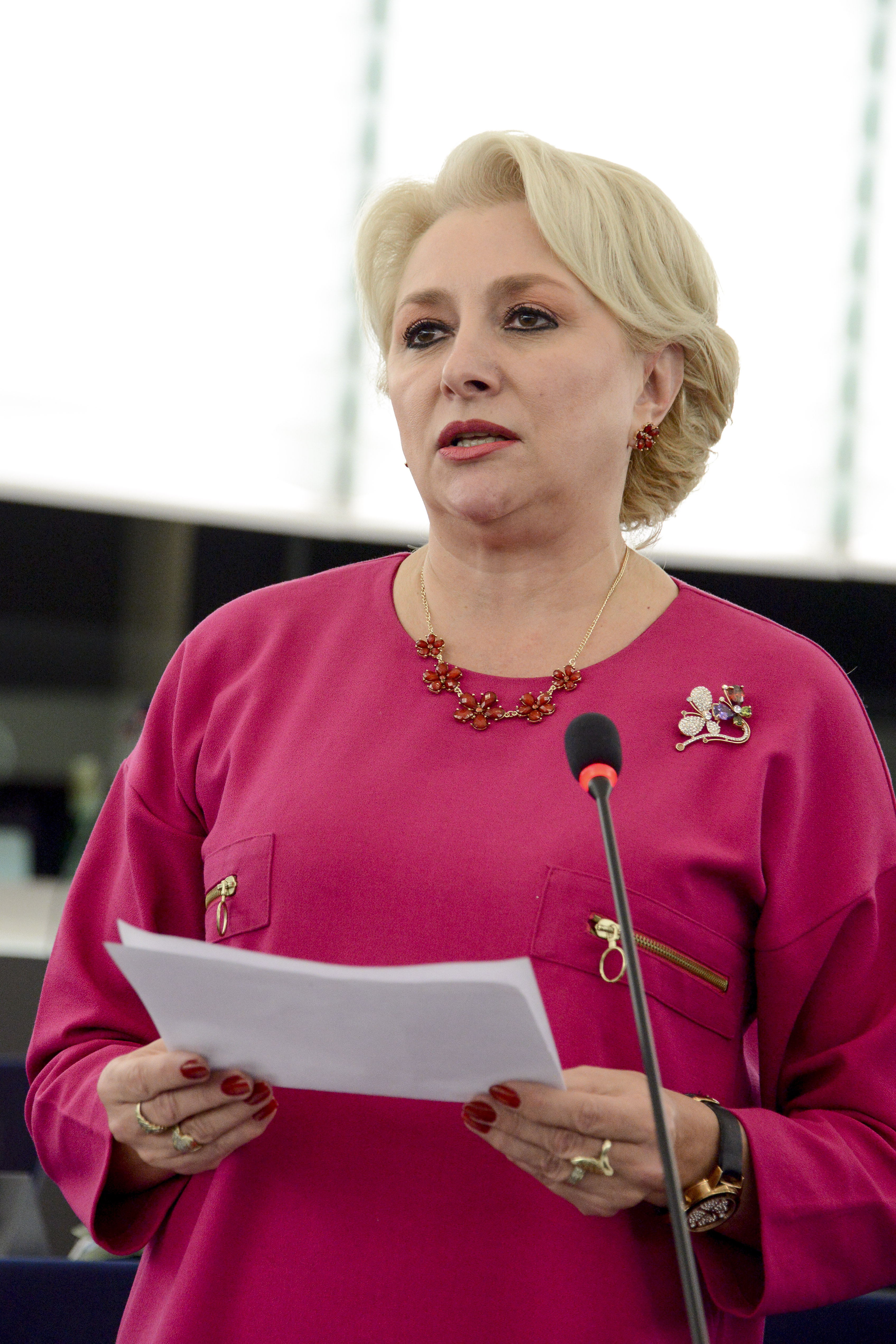 Viorica DANCILA | Cronici pe bune